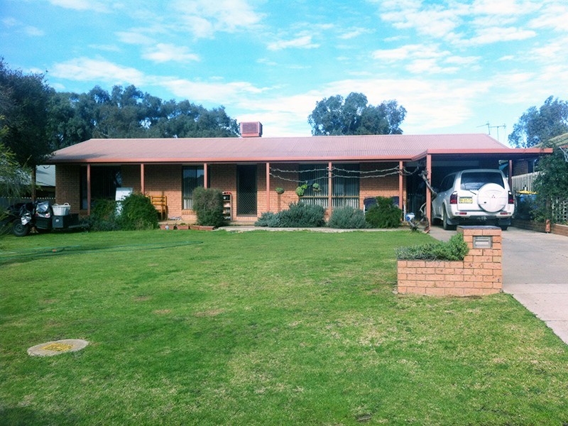 18 Doman Street, Estella NSW 2650