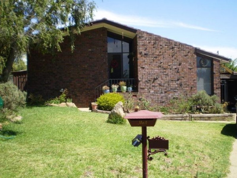 5 Falcon Place, Kooringal NSW 2650