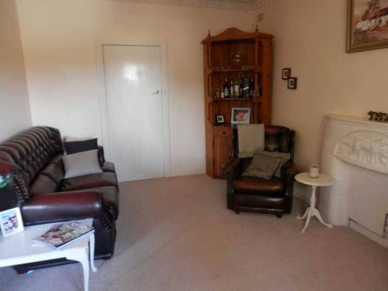 33 Mitchelmore Street, Wagga Wagga NSW 2650