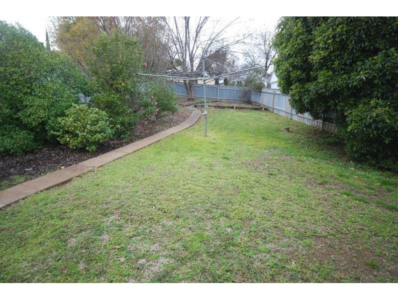 33 Mitchelmore Street, Wagga Wagga NSW 2650