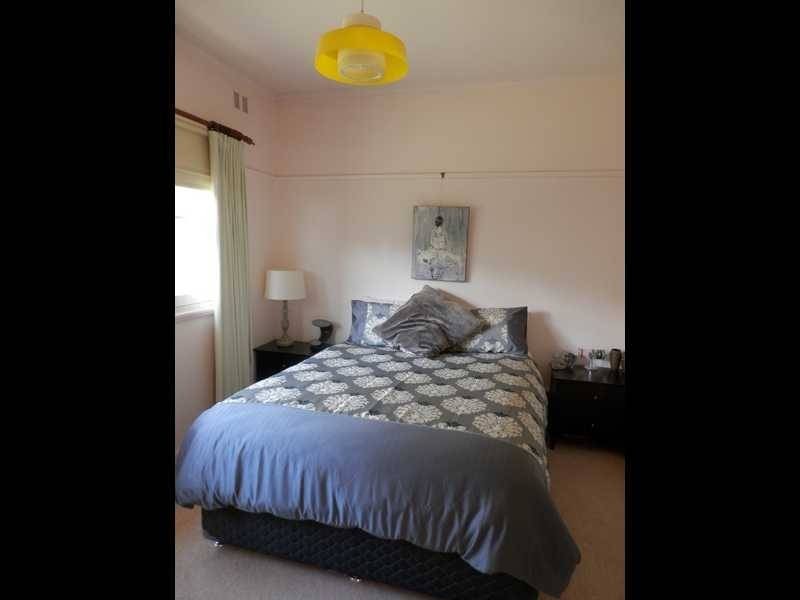 33 Mitchelmore Street, Wagga Wagga NSW 2650