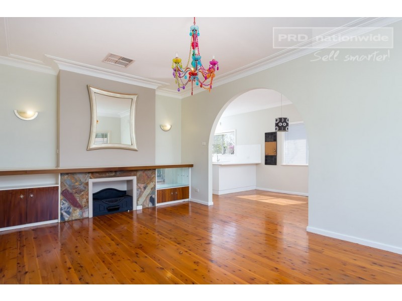 13 Bungown Place, Mount Austin NSW 2650