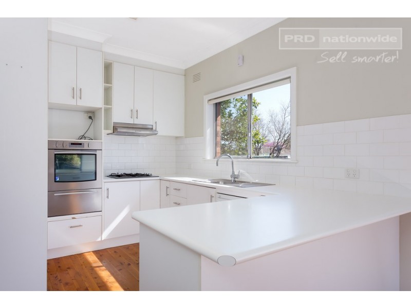 13 Bungown Place, Mount Austin NSW 2650