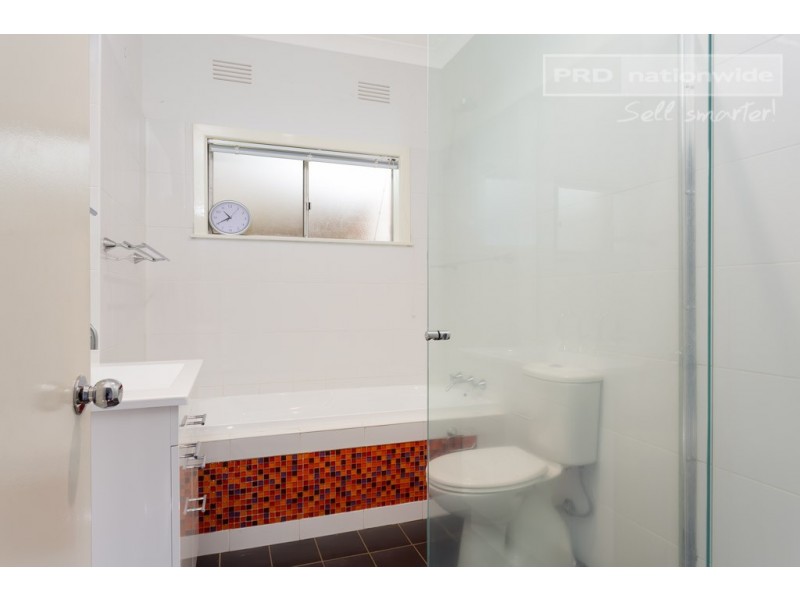 13 Bungown Place, Mount Austin NSW 2650