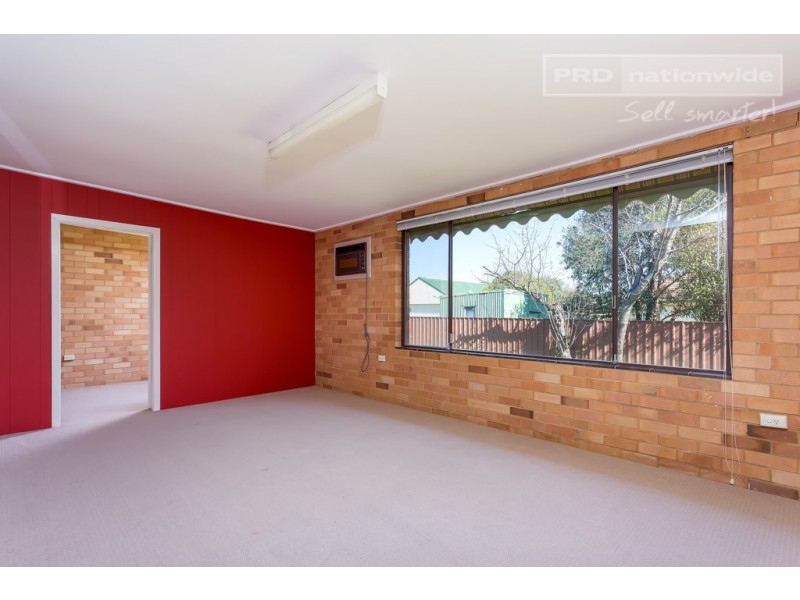 13 Bungown Place, Mount Austin NSW 2650