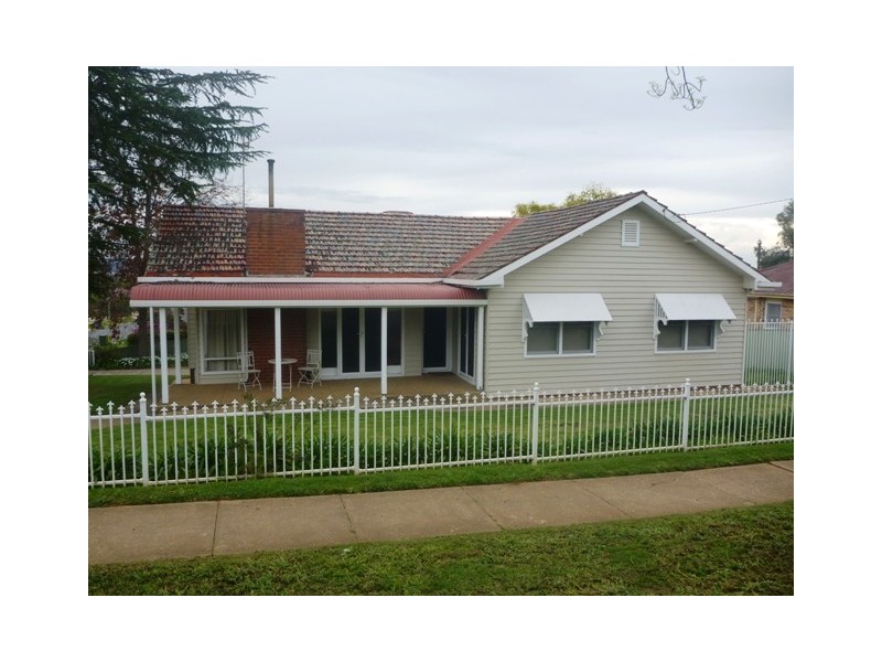 76 Mitchelmore Street, Turvey Park NSW 2650