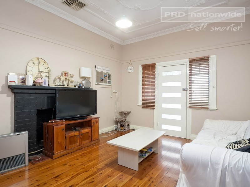 16 Gormly Avenue, Wagga Wagga NSW 2650