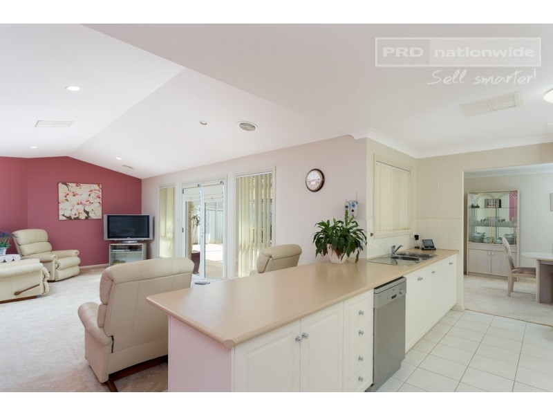 4 Nethereby Place, Bourkelands NSW 2650