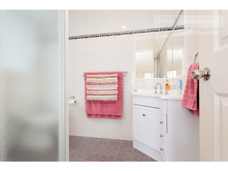 4 Nethereby Place, Bourkelands NSW 2650