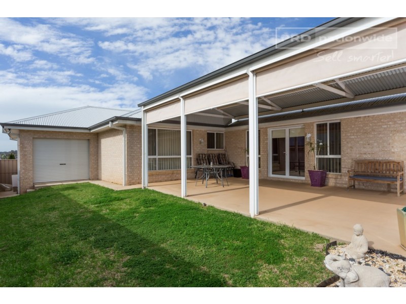 4 Nethereby Place, Bourkelands NSW 2650