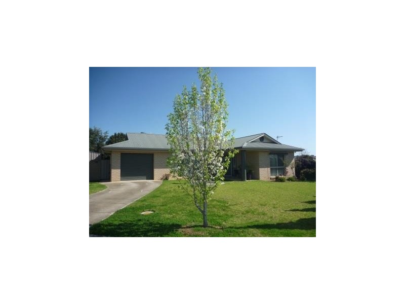 4 Titanga Place, Bourkelands NSW 2650