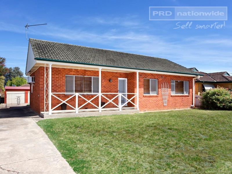 16 Nixon Crescent, Tolland NSW 2650