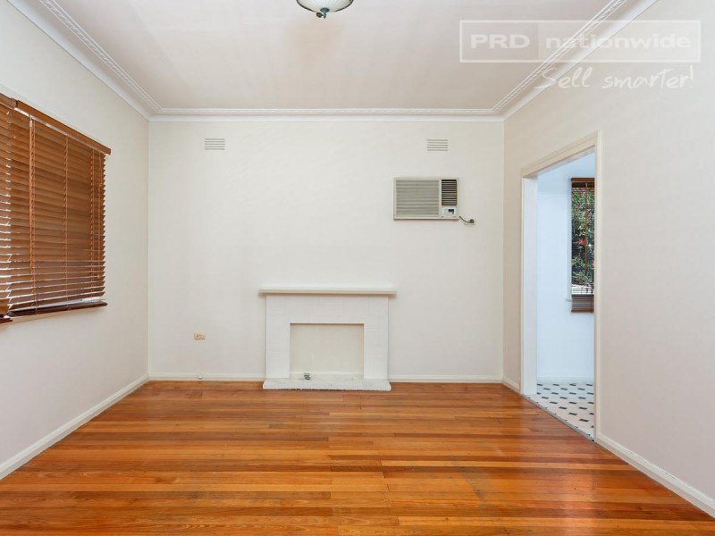 16 Nixon Crescent, Tolland NSW 2650