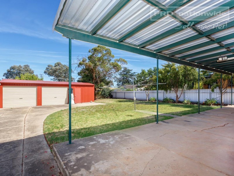 16 Nixon Crescent, Tolland NSW 2650