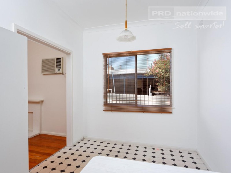 16 Nixon Crescent, Tolland NSW 2650