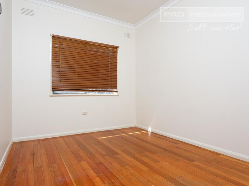 16 Nixon Crescent, Tolland NSW 2650