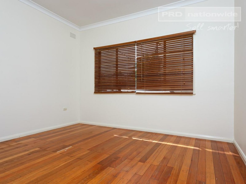 16 Nixon Crescent, Tolland NSW 2650