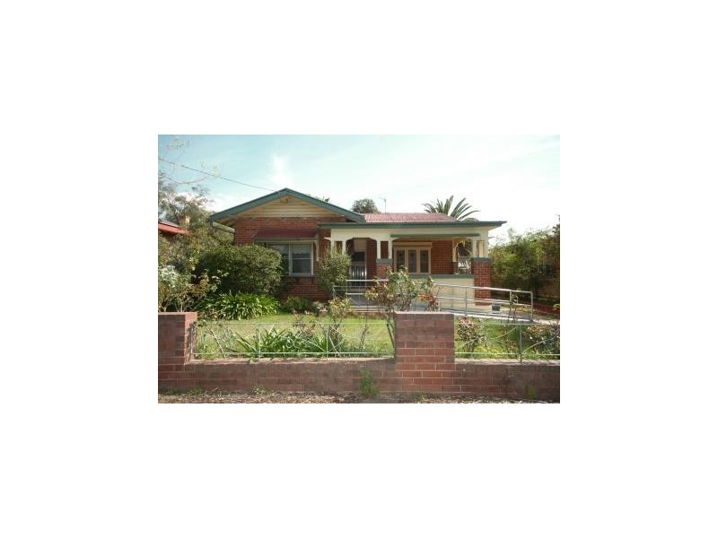 8 Inverary Street, Turvey Park NSW 2650