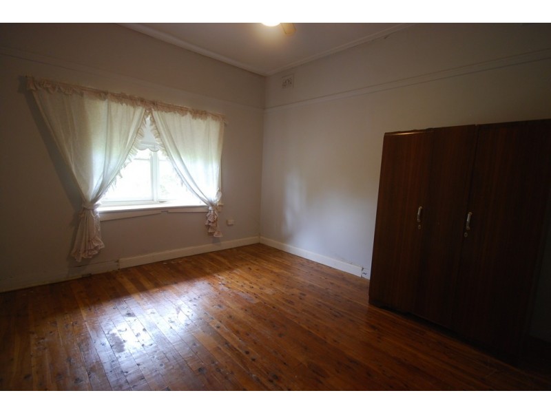 8 Inverary Street, Turvey Park NSW 2650