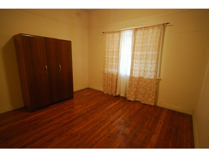 8 Inverary Street, Turvey Park NSW 2650