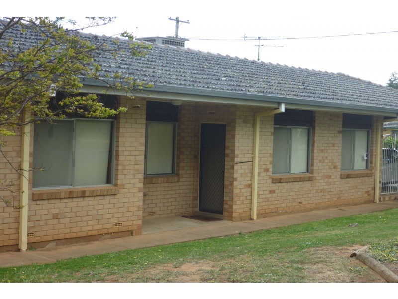 1/10 Henschke Avenue, Tolland NSW 2650