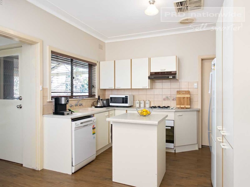 14 Raye Street, Tolland NSW 2650