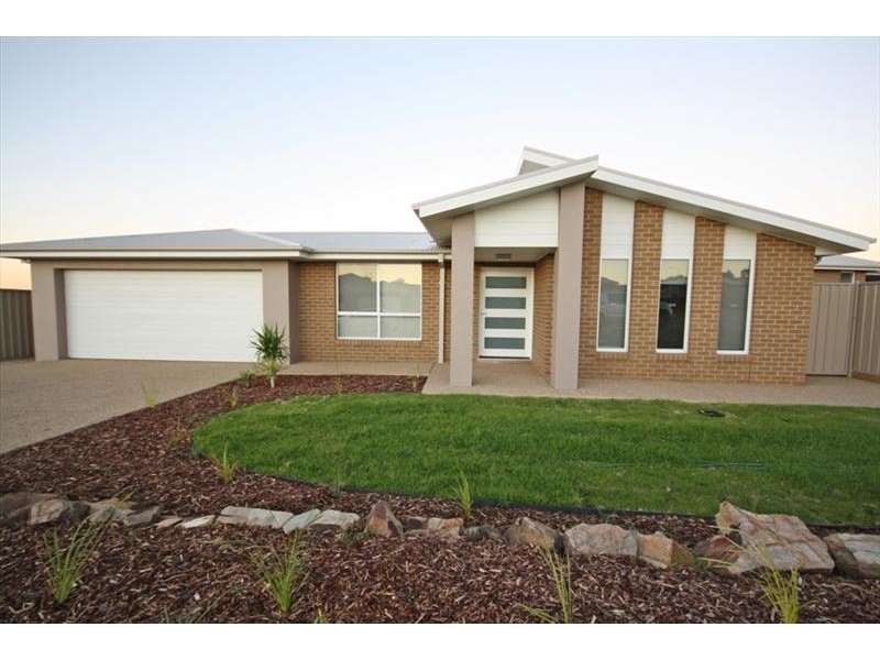72 Lingiari Drive, Lloyd NSW 2650