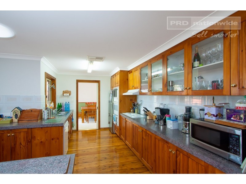 33 Amaroo Street, Kooringal NSW 2650