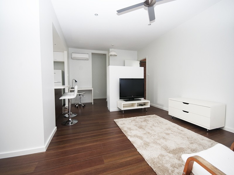 4 Chifley Crescent, Kooringal NSW 2650