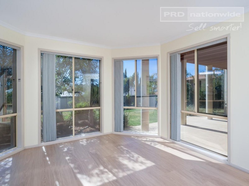 7 Lakehaven Drive, Lake Albert NSW 2650