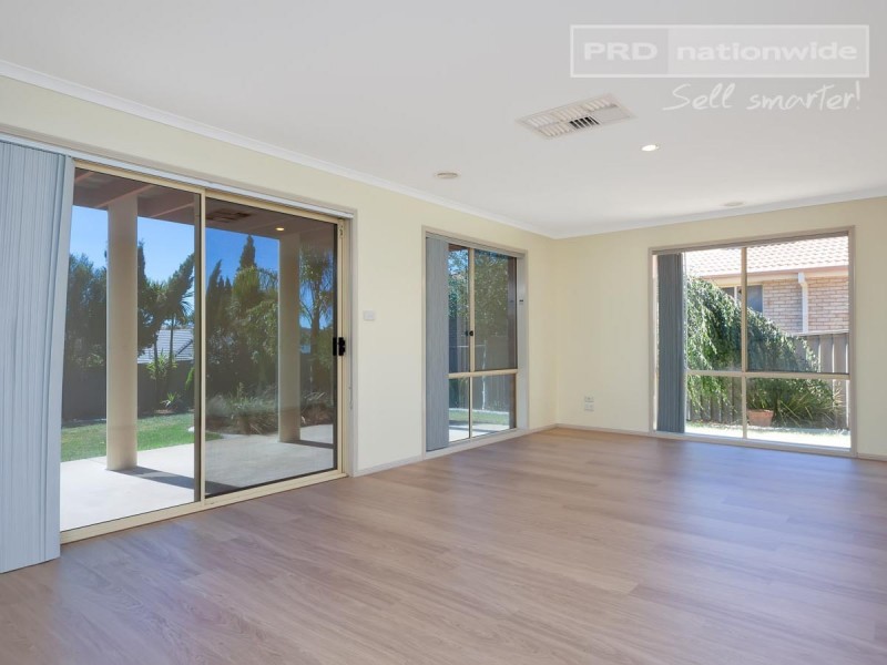 7 Lakehaven Drive, Lake Albert NSW 2650