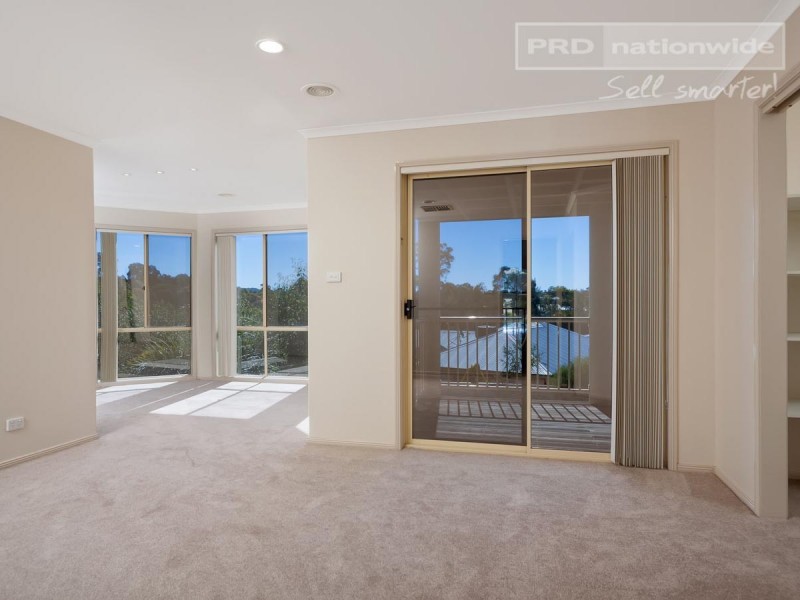 7 Lakehaven Drive, Lake Albert NSW 2650