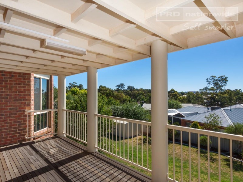 7 Lakehaven Drive, Lake Albert NSW 2650