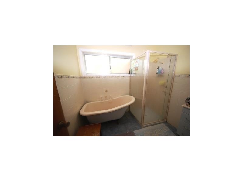 16 Mimosa Drive, Mount Austin NSW 2650