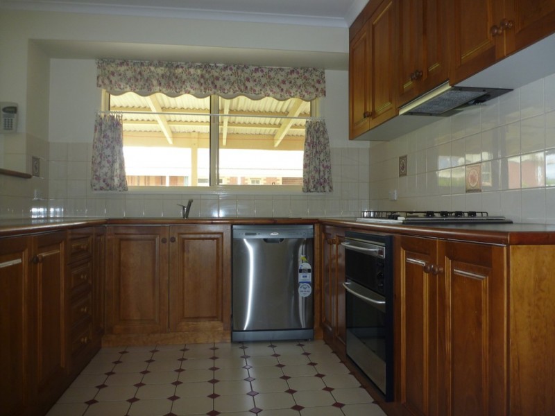 35 Lansdowne Avenue, Lake Albert NSW 2650