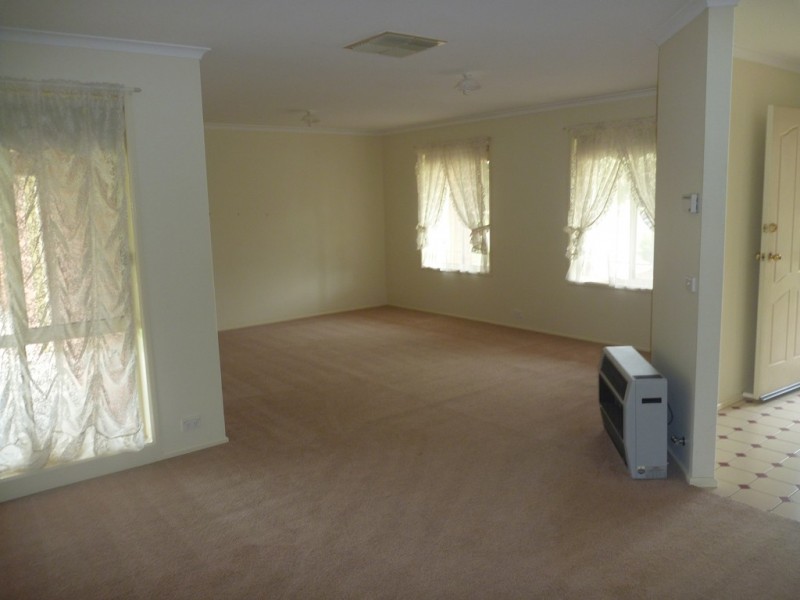 35 Lansdowne Avenue, Lake Albert NSW 2650