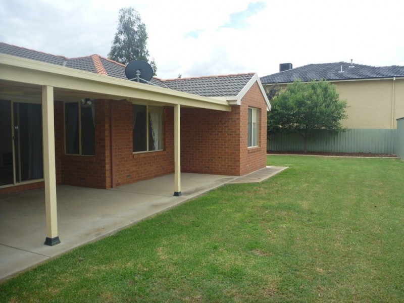 35 Lansdowne Avenue, Lake Albert NSW 2650