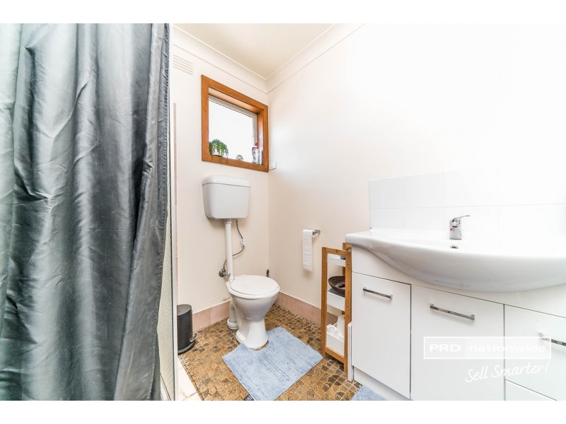 11 Malaya Drive, Tolland NSW 2650