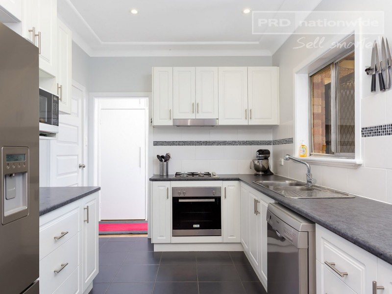 13 Raye Street, Tolland NSW 2650