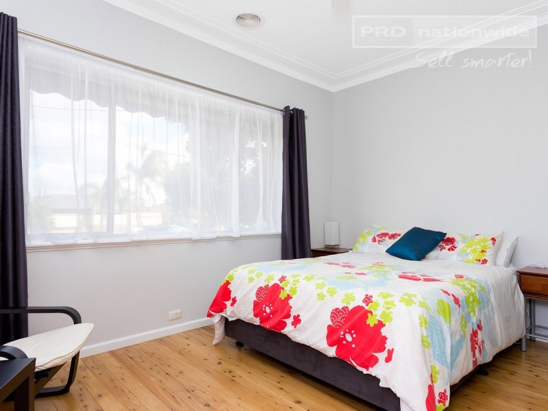 13 Raye Street, Tolland NSW 2650