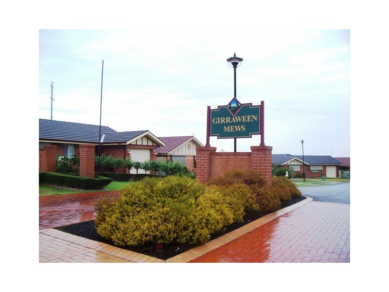 33 Girraween Mews, Glenfield Park NSW 2650