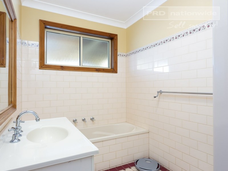 6 Corella Place, Estella NSW 2650