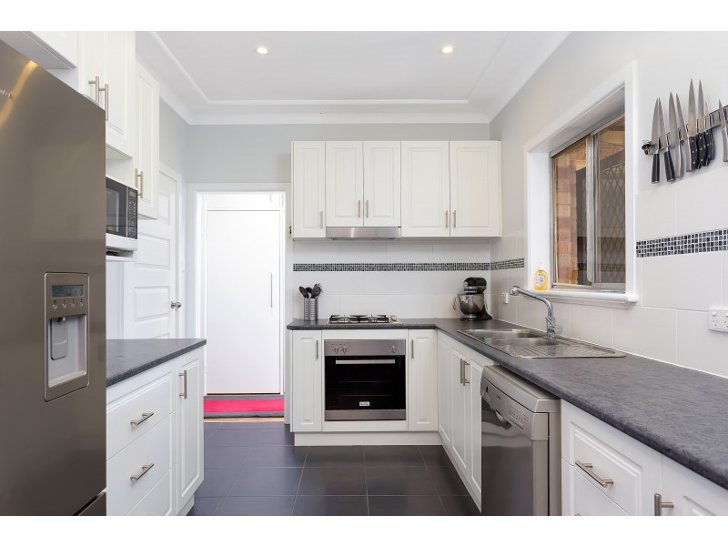 13 Raye Street, Tolland NSW 2650