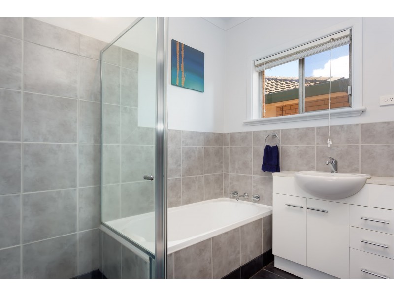 13 Raye Street, Tolland NSW 2650