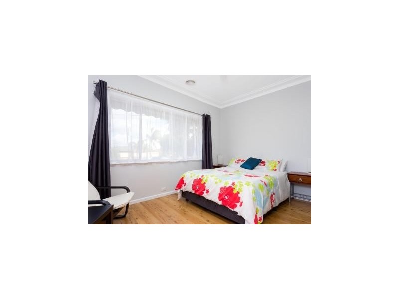 13 Raye Street, Tolland NSW 2650