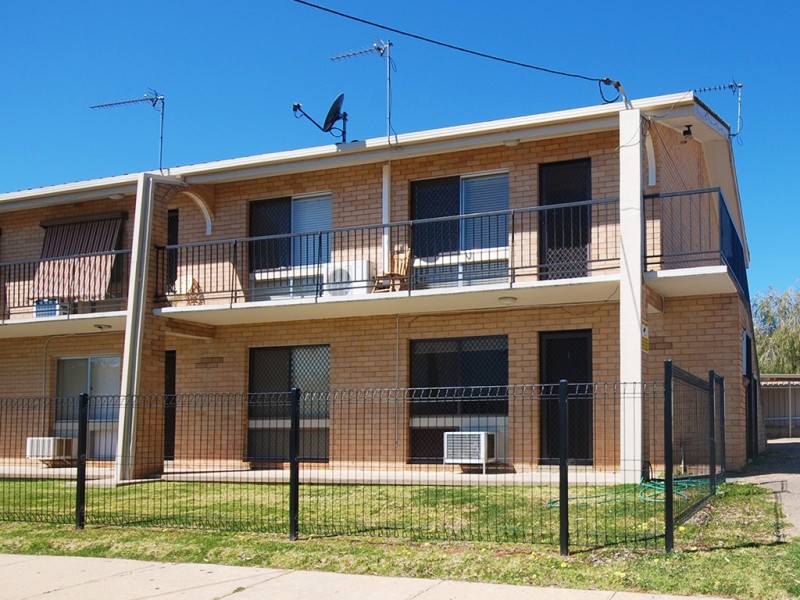 1/4 Nordlingen Drive, Tolland NSW 2650