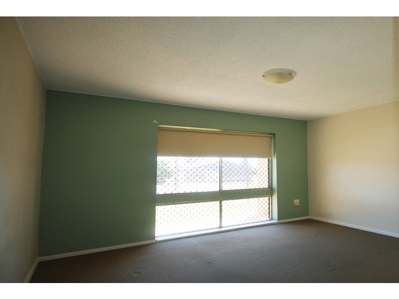 1/4 Nordlingen Drive, Tolland NSW 2650