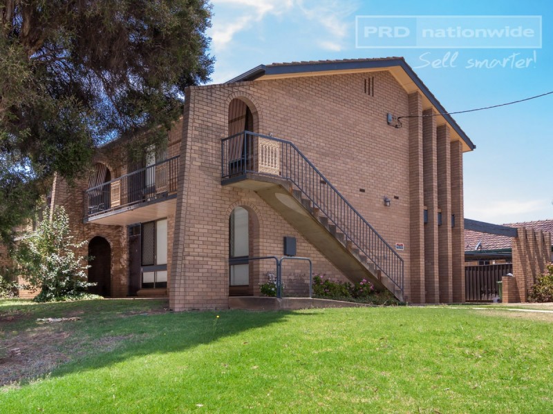 1/9 Nordlingen Drive, Tolland NSW 2650