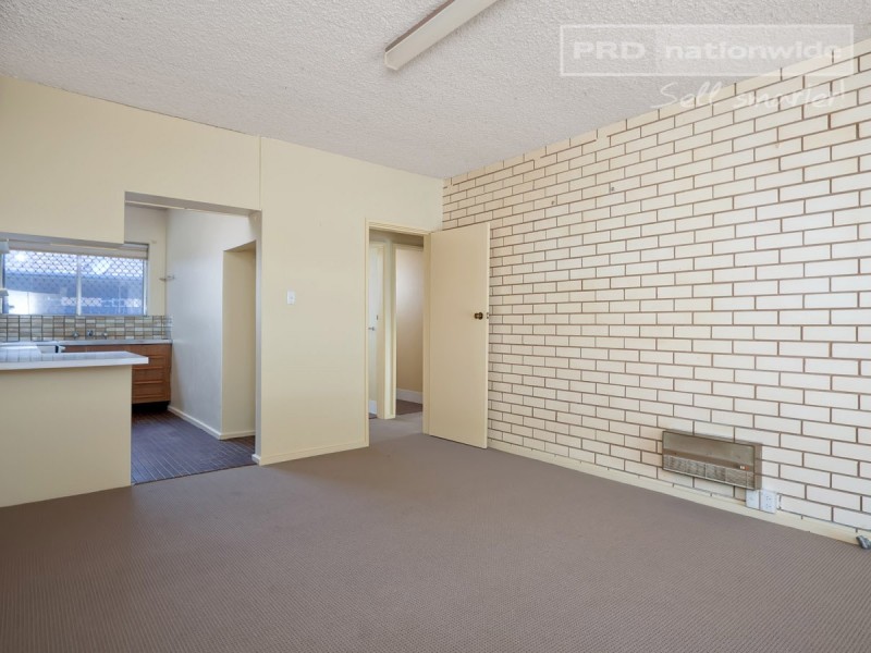 1/9 Nordlingen Drive, Tolland NSW 2650
