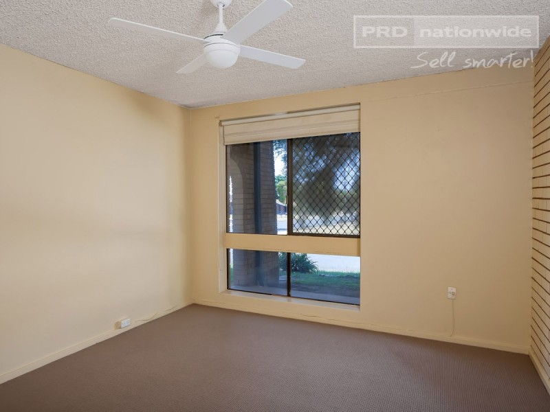 1/9 Nordlingen Drive, Tolland NSW 2650
